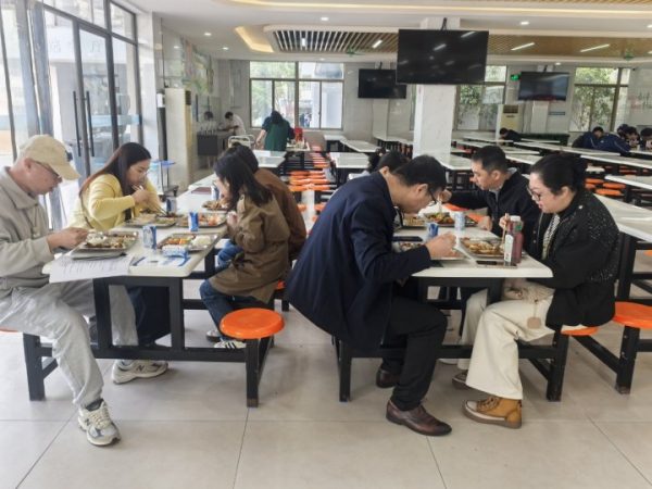 1744011730795422.png 陪餐_副本.png